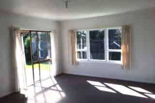 2/318 Royal Road, Massey