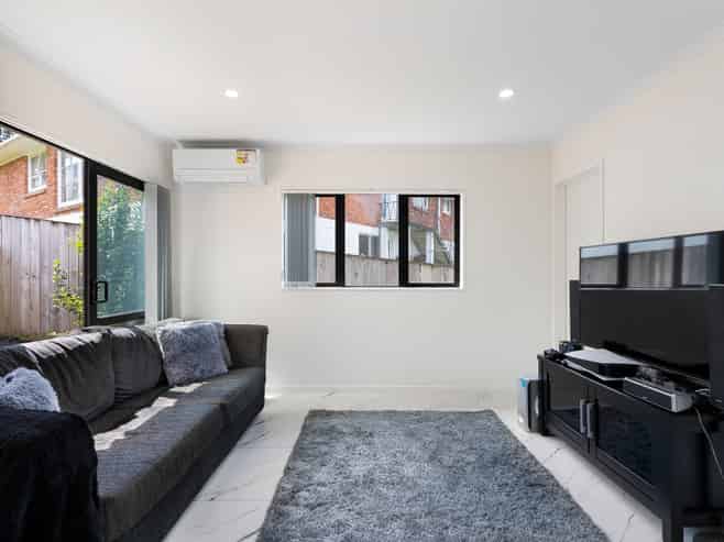 5b Pasteur Place, New Windsor