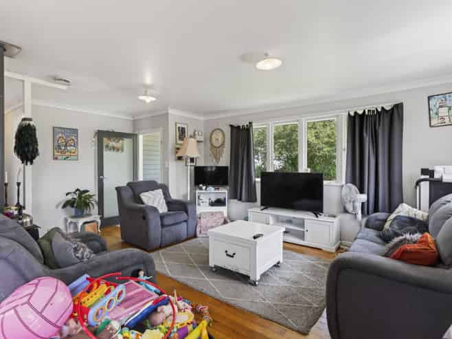 2 View Street, Maungaturoto