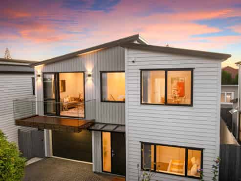 6C Tiroroa Avenue, Te Atatu South
