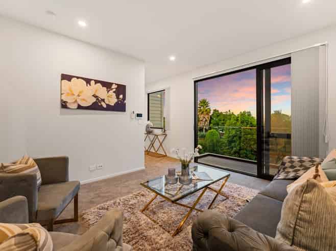 6C Tiroroa Avenue, Te Atatu South