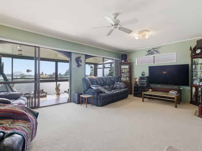 12 Sutherland Road, Brookfield