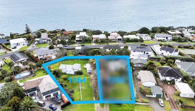 1364 Whangaparaoa Road, Army Bay