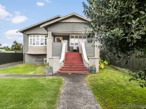 1040 Great North Road, Point Chevalier