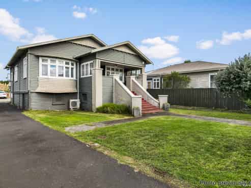 1040 Great North Road, Point Chevalier