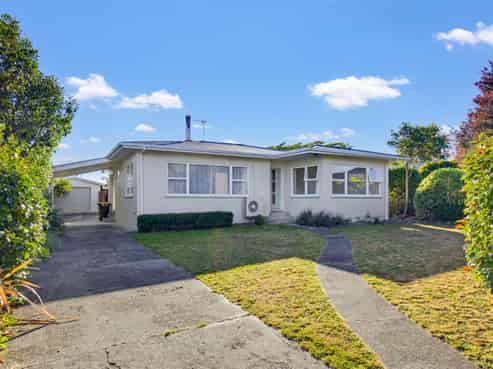 15 Keats Crescent, Stoke