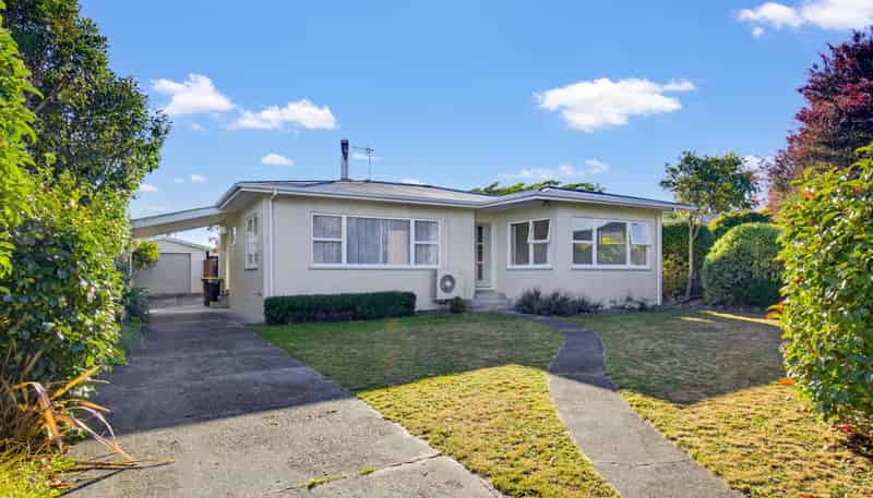 15 Keats Crescent, Stoke