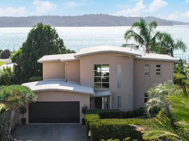 8 Kawai Rise, TE ATATU PENINSULA