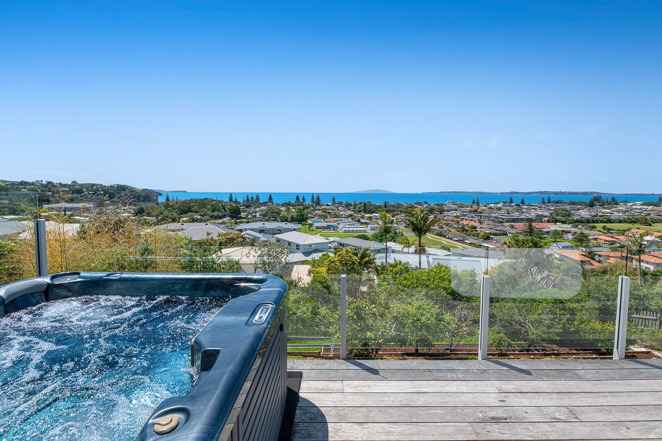 Sea Views, Solid Home & Income: The Ultimate Duo - Bild 2