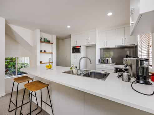 10/57 Gladstone Road, Northcote