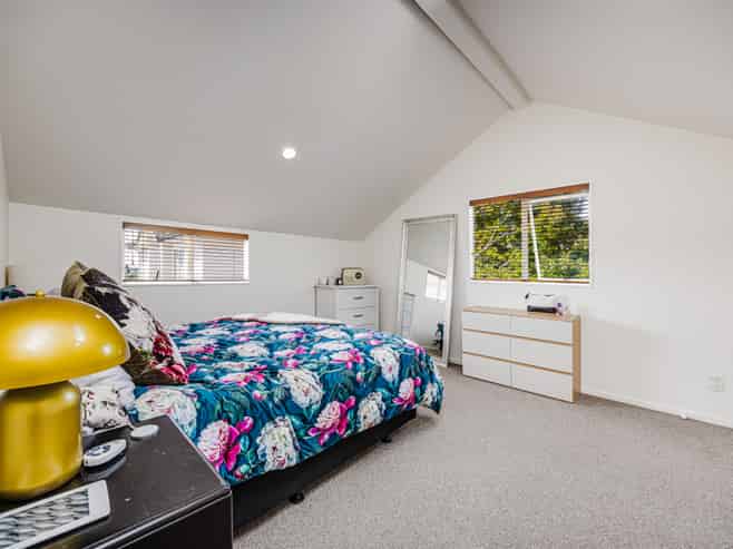 10/57 Gladstone Road, Northcote