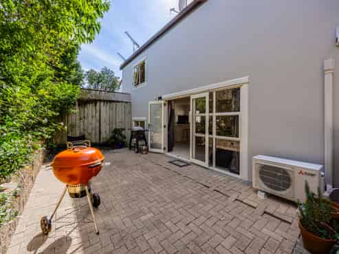 10/57 Gladstone Road, Northcote