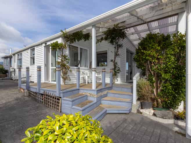 13 The Crescent, Raumati South