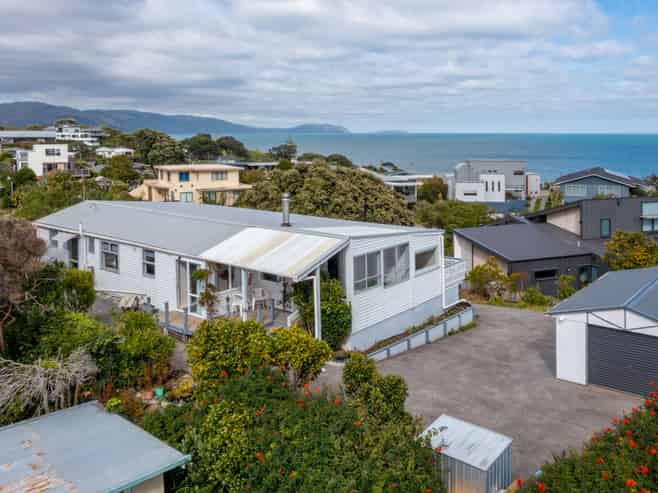 13 The Crescent, Raumati South
