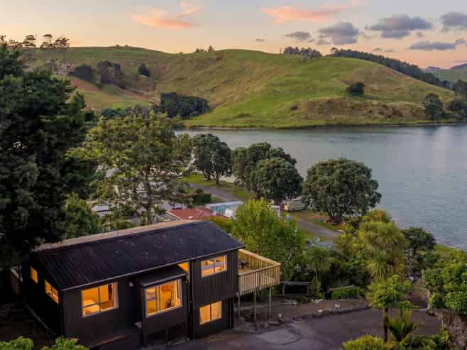 72 Clinton Road, Matakana