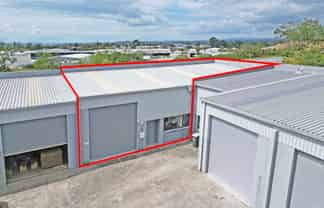 REFURBISHED AND CLEAN WAREHOUSE
