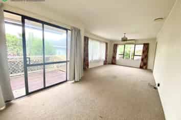 2/332 West Coast Road, Glen Eden