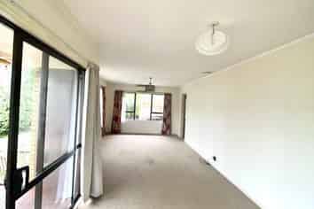 2/332 West Coast Road, Glen Eden