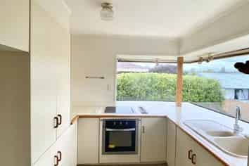 2/332 West Coast Road, Glen Eden