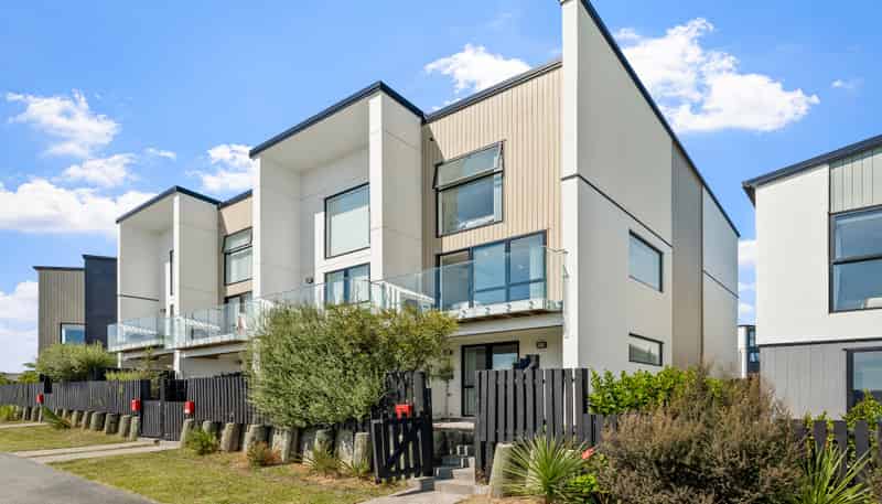 5c Colin Chester Drive, Millwater