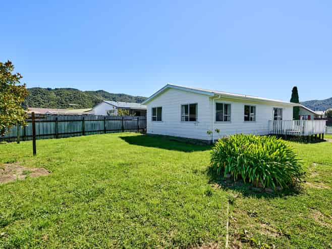 1 Weymouth Grove, Wainuiomata