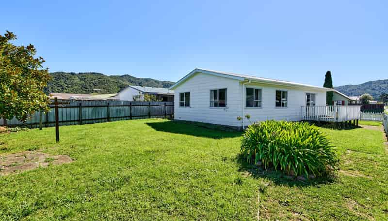 1 Weymouth Grove, Wainuiomata