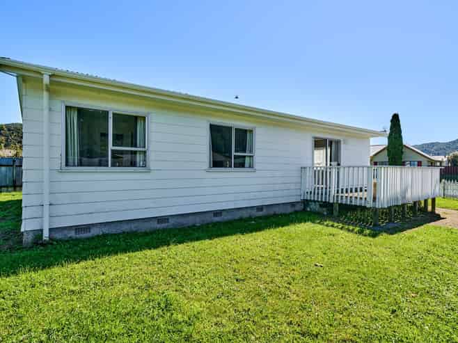 1 Weymouth Grove, Wainuiomata