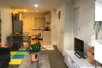 D418/176 Broadway, Newmarket