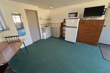 2 Humphries Place, Awapuni