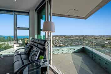 1110/11 Tamariki Avenue, Orewa