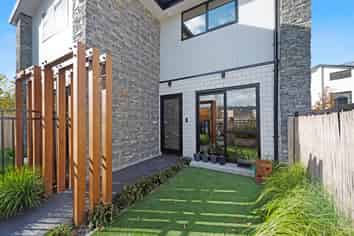 2/3 Johnston Grove, Taita