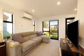 2/3 Johnston Grove, Taita