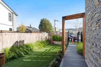 2/3 Johnston Grove, Taita