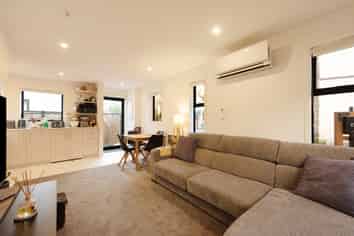 2/3 Johnston Grove, Taita