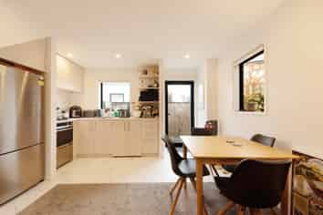 2/3 Johnston Grove, Taita
