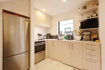 2/3 Johnston Grove, Taita
