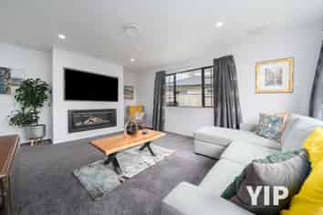 6 Carmichael Street, Johnsonville