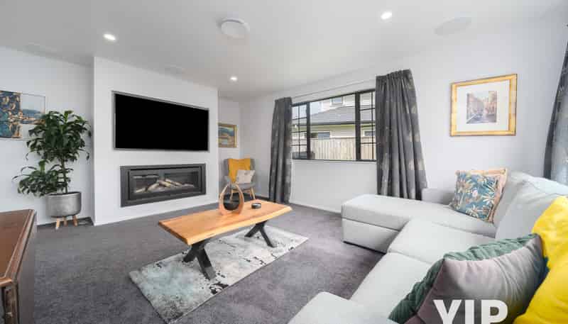 6 Carmichael Street, Johnsonville