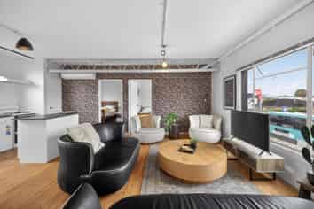 2/270 Lincoln Road, Addington