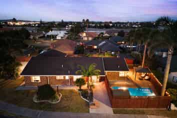 11 Graham Tagg Close, Pahurehure