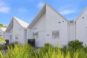 32B Taikura Avenue, Red Beach