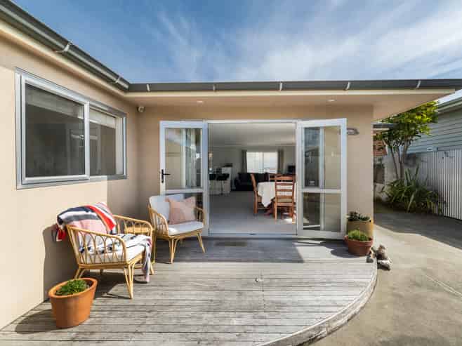 3a The Esplanade, Westshore