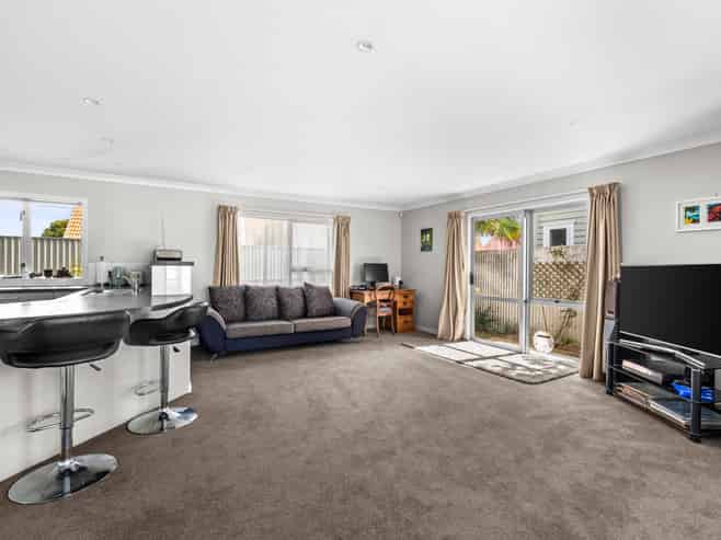 3a The Esplanade, Westshore