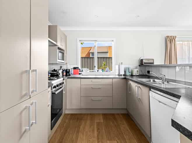 3a The Esplanade, Westshore