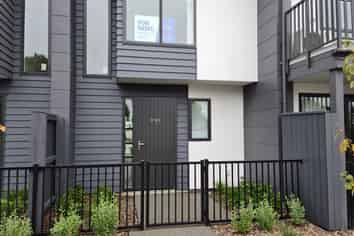 2/165 Cranford Street, Saint Albans