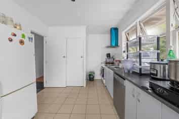 31 Kingdale Road, Henderson