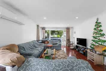 31 Kingdale Road, Henderson