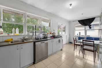 31 Kingdale Road, Henderson