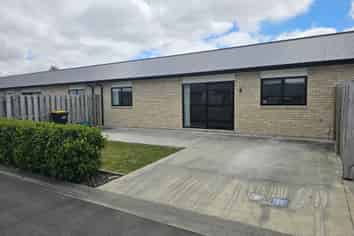 8/82 Colombo Road, Masterton