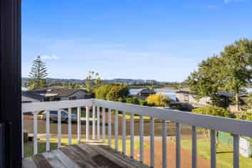 28 Maori Hut Road, Red Beach